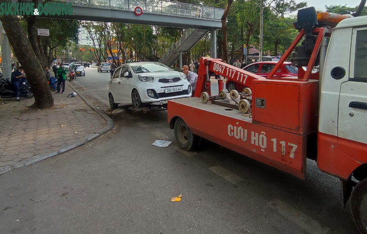 Cầu vòm thép vượt hồ đầu tiên ở Hà Nội "vắng hoe", bị sử dụng sai mục đích - Ảnh 17.
