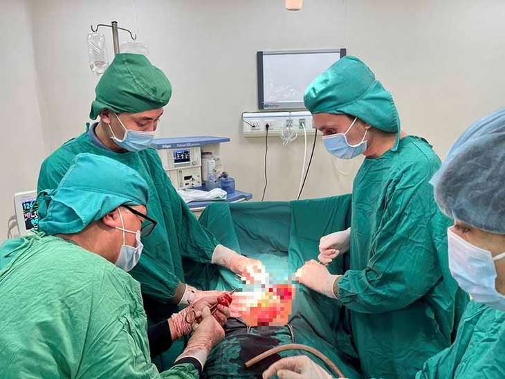 Cứu sống bệnh nhân đa chấn thương phức tạp do tai nạn giao thông - Ảnh 1. Cứu sống bệnh nhân đa chấn thương phức tạp do tai nạn giao thông - Ảnh 1.