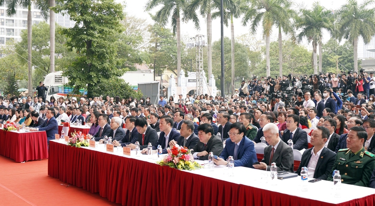 Khai mạc trọng thể Hội Báo toàn quốc 2023 với chủ đề "Đoàn kết – Chuyên nghiệp – Văn hóa – Sáng tạo" - Ảnh 1.