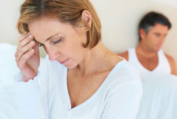Mách chị em cách đơn giản cải thiện ‘chuyện gối chăn’ thời kỳ mãn kinh - Ảnh 2. Mách chị em cách đơn giản cải thiện ‘chuyện gối chăn’ thời kỳ mãn kinh - Ảnh 2.
