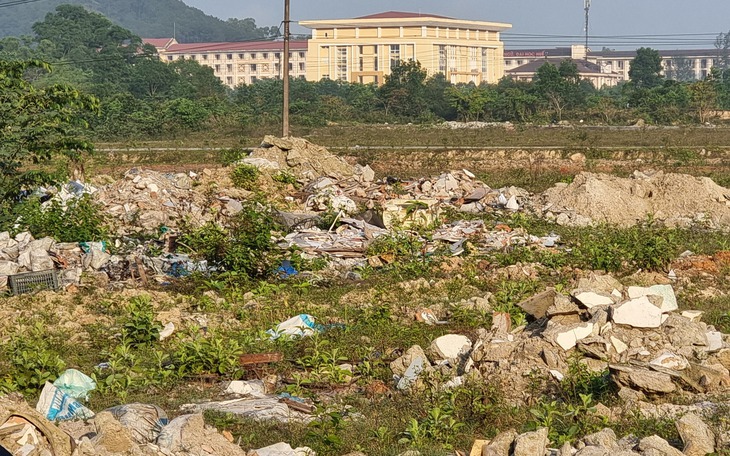 Khu quy hoạch Đại học Huế ngập ngụa trong rác thải