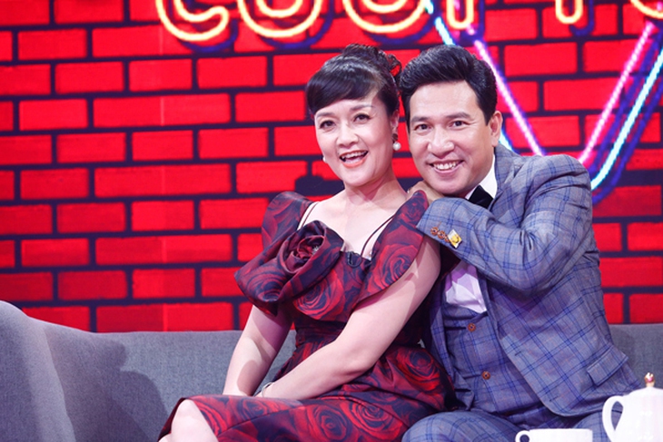 Cặp nam nữ nghệ sĩ 'Táo quân' gạo cội: Người thủ đô, người miền biển hay 'nói xấu' nhau nhưng tình bạn vẫn vượt gần 3 thập kỷ - Ảnh 4. Cặp nam nữ nghệ sĩ 'Táo quân' gạo cội: Người thủ đô, người miền biển hay 'nói xấu' nhau nhưng tình bạn vẫn vượt gần 3 thập kỷ - Ảnh 4.