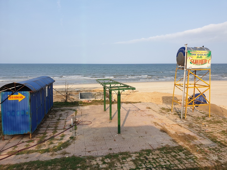 Biển Nhật Lệ nhếch nhác trước mùa du - Ảnh 6.