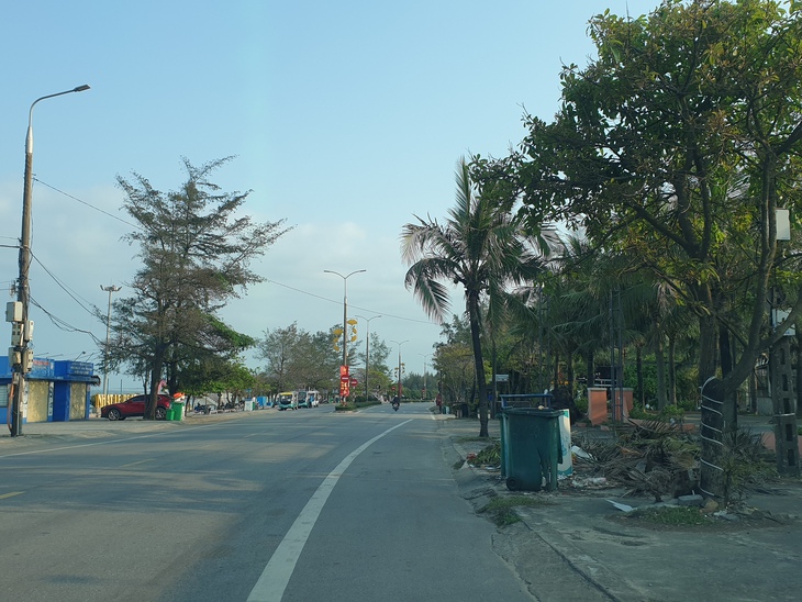 Biển Nhật Lệ nhếch nhác trước mùa du - Ảnh 12.