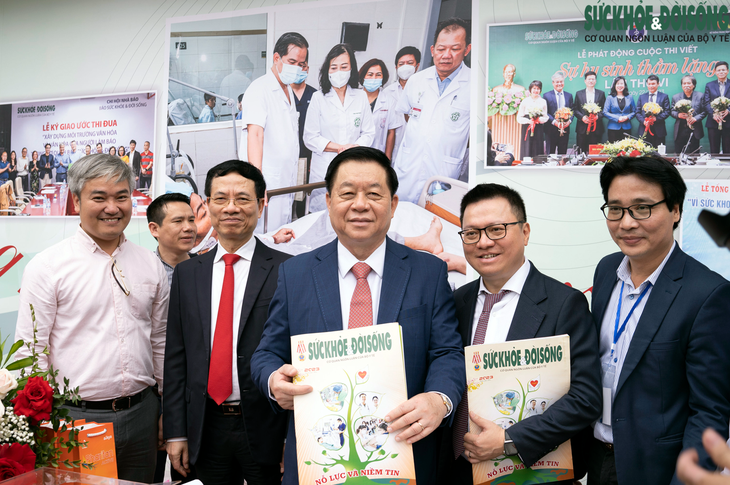 Đông đảo bạn đọc quan tâm, đồng hành cùng Báo Sức khỏe và Đời sống tại Hội Báo toàn quốc 2023 - Ảnh 2. Đông đảo bạn đọc quan tâm, đồng hành cùng Báo Sức khỏe và Đời sống tại Hội Báo toàn quốc 2023 - Ảnh 2.