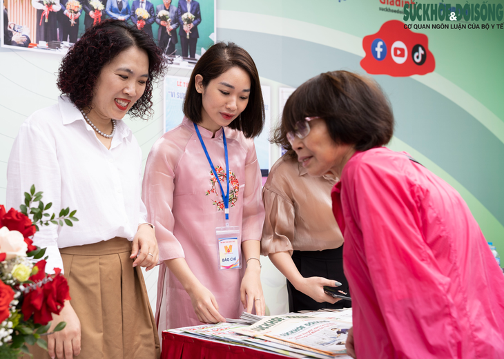 Đông đảo bạn đọc quan tâm, đồng hành cùng Báo Sức khỏe và Đời sống tại Hội Báo toàn quốc 2023 - Ảnh 7. Đông đảo bạn đọc quan tâm, đồng hành cùng Báo Sức khỏe và Đời sống tại Hội Báo toàn quốc 2023 - Ảnh 7.