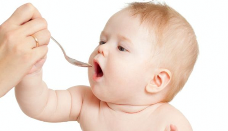 Những sai lầm thường gặp khi chăm sóc và điều trị cho trẻ tiêu chảy cấp, nôn - Ảnh 1.