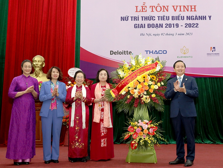 Tôn vinh nữ trí thức tiêu biểu ngành Y: Phát huy hơn nữa tài năng, trí tuệ của nữ trí thức ngành y - Ảnh 1. Tôn vinh nữ trí thức tiêu biểu ngành Y: Phát huy hơn nữa tài năng, trí tuệ của nữ trí thức ngành y - Ảnh 1.