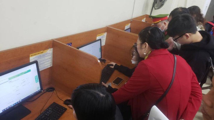 Người dân có bắt buộc phải đổi sang hộ chiếu gắn chip điện tử không? - Ảnh 3.