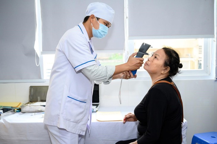 Những bệnh về mắt ở người cao tuổi và cách khắc phục hiệu quả - Ảnh 2. Những bệnh về mắt ở người cao tuổi và cách khắc phục hiệu quả - Ảnh 2.