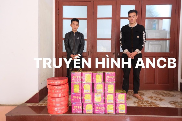Bắt hai đối tượng vận chuyển 36 kg pháo nổ - Ảnh 1.