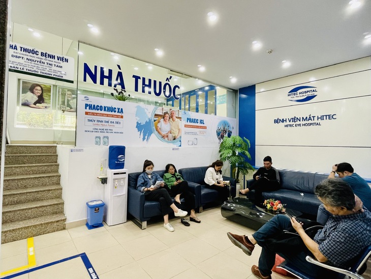 Chuyên gia mắt Hitec trả lời câu hỏi: Đục thủy tinh thể khi nào cần mổ? - Ảnh 2. Chuyên gia mắt Hitec trả lời câu hỏi: Đục thủy tinh thể khi nào cần mổ? - Ảnh 2.