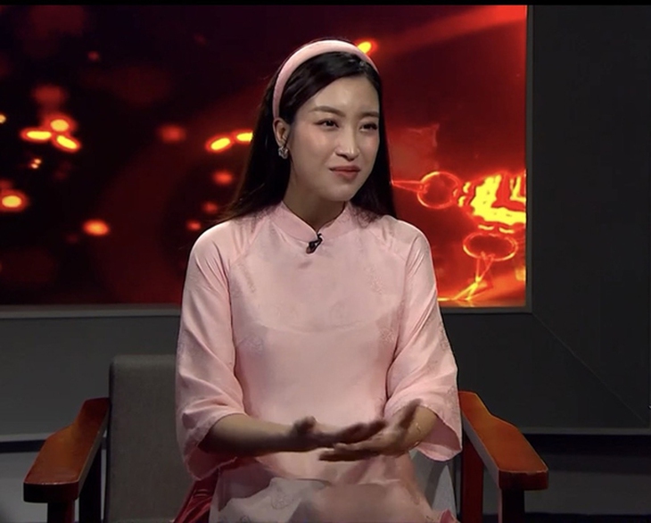 Hoa hậu Đỗ Mỹ Linh lại tự 'để lộ' một chi tiết chứng minh đang mang bầu? - Ảnh 5. Hoa hậu Đỗ Mỹ Linh lại tự 'để lộ' một chi tiết chứng minh đang mang bầu? - Ảnh 5.