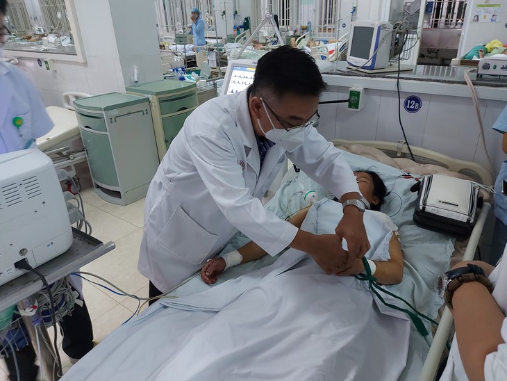 Thông tin mới nhất về các bệnh nhân ngộ độc Botulinum do ăn cá chép ủ chua - Ảnh 1.