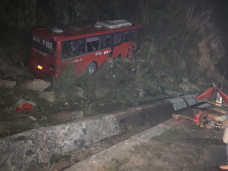 Thông tin mới vụ tai nạn xe khách khiến 1 người chết, 12 người bị thương - Ảnh 2.