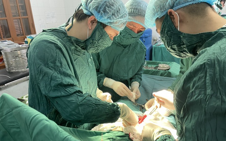 Y tế huyện đảo Bạch Long Vĩ cứu sống bệnh nhân viêm ruột thừa ngày thứ 3