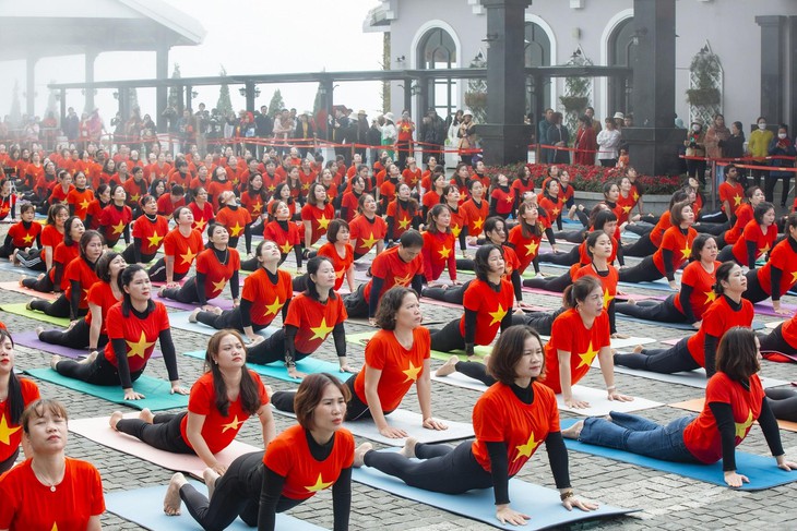 Đỉnh thiêng Fansipan - Điểm tìm về của những "ngôi sao" Yoga - Ảnh 2. Đỉnh thiêng Fansipan - Điểm tìm về của những "ngôi sao" Yoga - Ảnh 2.
