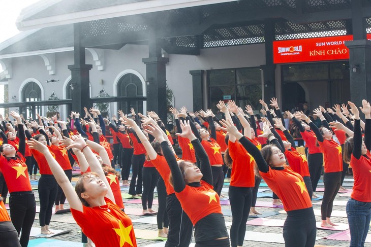 Đỉnh thiêng Fansipan - Điểm tìm về của những "ngôi sao" Yoga - Ảnh 3. Đỉnh thiêng Fansipan - Điểm tìm về của những "ngôi sao" Yoga - Ảnh 3.