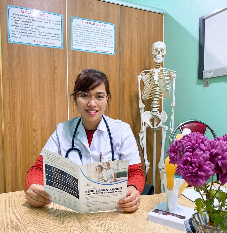 Vì sao người già hay bị loãng xương - Ảnh 1.