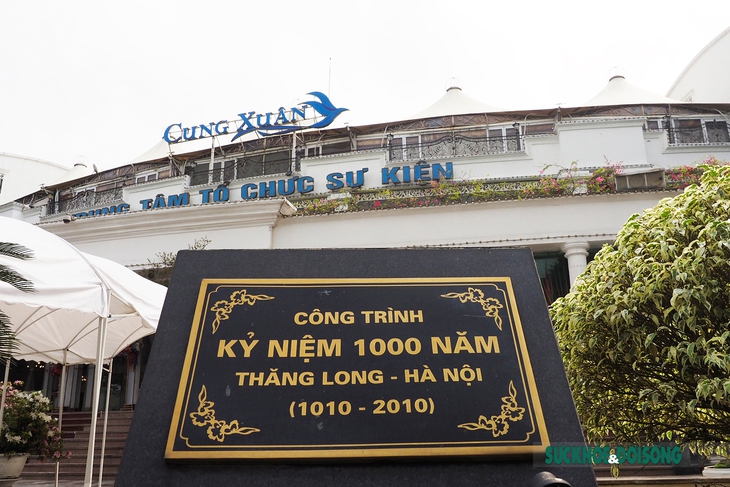 Công viên hàng trăm tỷ đồng giữa trung tâm Thủ đô thành nơi đỗ xe ô tô - Ảnh 2.