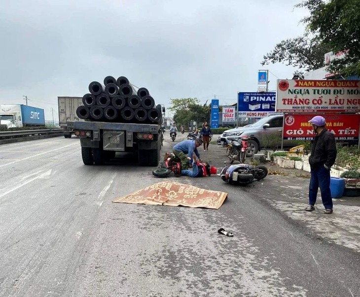Trên đường đi học, nữ sinh cấp 2 ở Hải Dương gặp nạn tử vong - Ảnh 1. Trên đường đi học, nữ sinh cấp 2 ở Hải Dương gặp nạn tử vong - Ảnh 1.