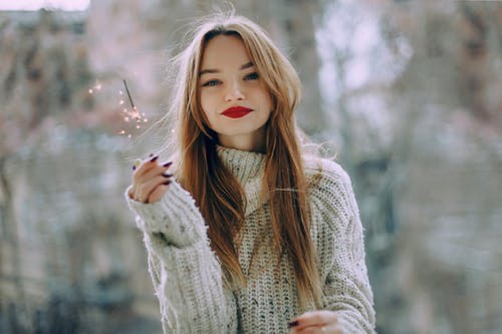Những sai lầm khiến tóc gãy rụng, chẻ ngọn và cách khắc phục - Ảnh 4.