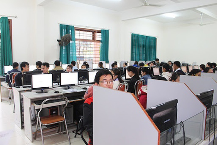 Thi tốt nghiệp THPT trên máy tính có phù hợp cho học sinh trong quá trình học và thi cử? - Ảnh 2. Thi tốt nghiệp THPT trên máy tính có phù hợp cho học sinh trong quá trình học và thi cử? - Ảnh 2.