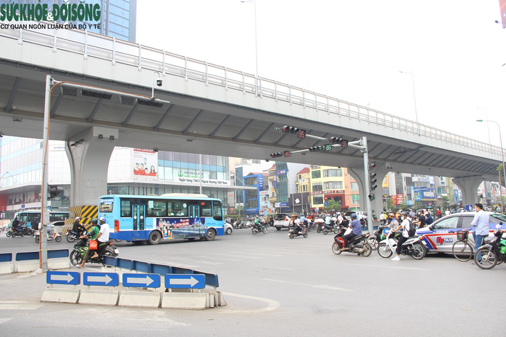 Cận cảnh nút giao Trường Chinh - Tôn Thất Tùng - Lê Trọng Tấn trước ngày điều chỉnh - Ảnh 1. Cận cảnh nút giao Trường Chinh - Tôn Thất Tùng - Lê Trọng Tấn trước ngày điều chỉnh - Ảnh 1.