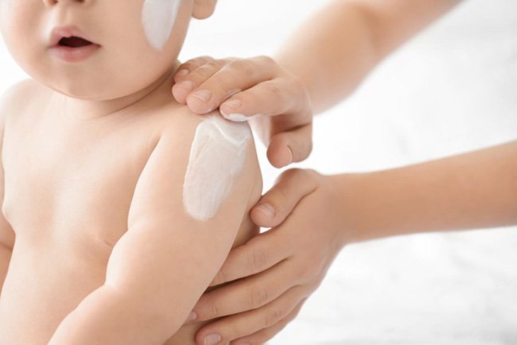 Các thuốc không tự ý bôi cho trẻ em - Ảnh 1. Các thuốc không tự ý bôi cho trẻ em - Ảnh 1.