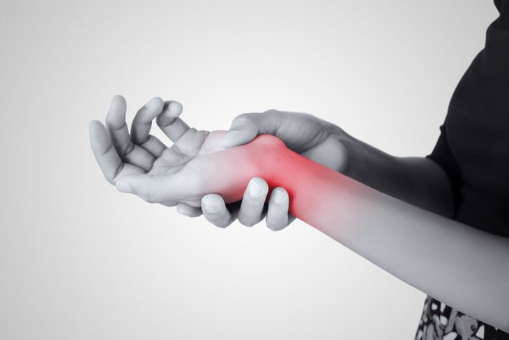 Đau, nhức mỏi cổ tay,... cảnh giác với viêm khớp cổ tay - Ảnh 1.