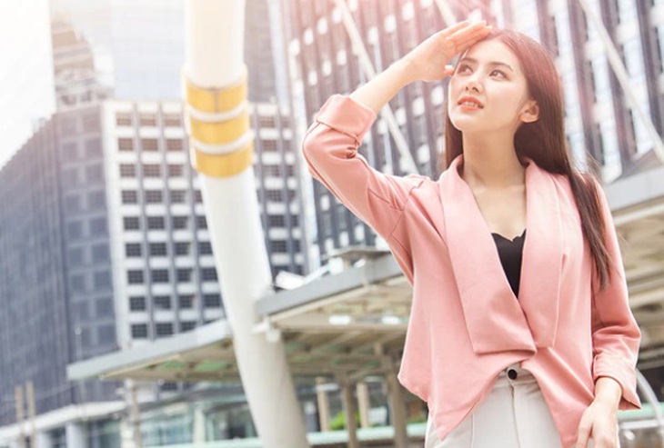 Làm mờ nếp nhăn gương mặt nhờ quả bơ, mật ong và nha đam - Ảnh 2.