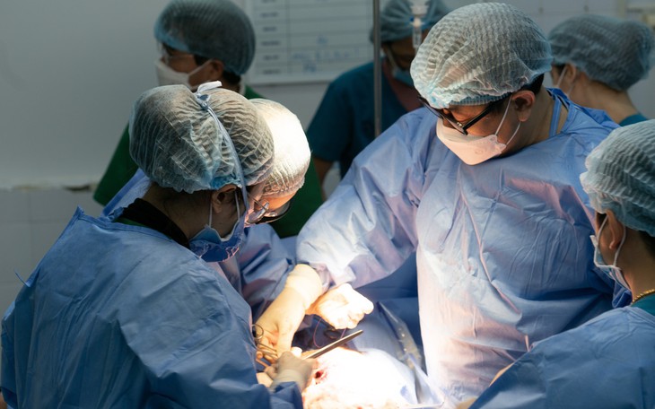 Sau 7,5 năm học và thực hành, lương cộng phụ cấp của bác sĩ trẻ chỉ chưa đến 5 triệu