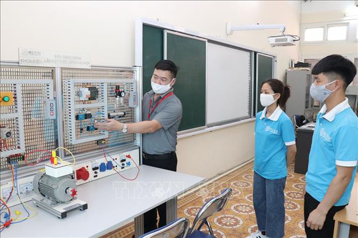 Có nên theo học các ngành "hot"? - Ảnh 3.