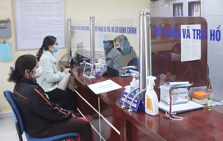 Cán bộ, công chức các đơn vị hành chính dôi dư sau khi sắp xếp lại sẽ được Hà Nội bố trí thế nào? - Ảnh 1.