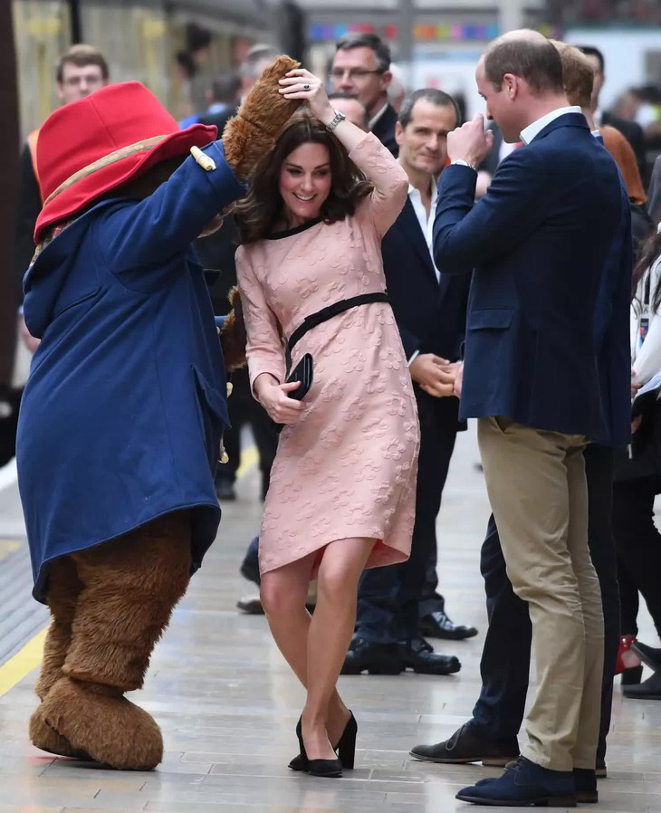 Tình mẫu tử ngọt ngào của Công nương Kate Middleton bên 3 thiên thần nhỏ - Ảnh 5.