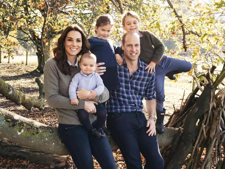 Tình mẫu tử ngọt ngào của Công nương Kate Middleton bên 3 thiên thần nhỏ - Ảnh 2.