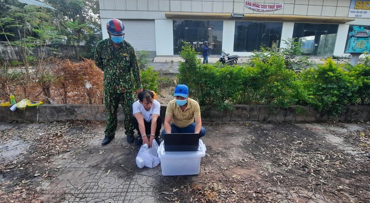 Biên phòng phát hiện hàng nghìn viên ma túy trong 2 bao gạo nếp - Ảnh 1.