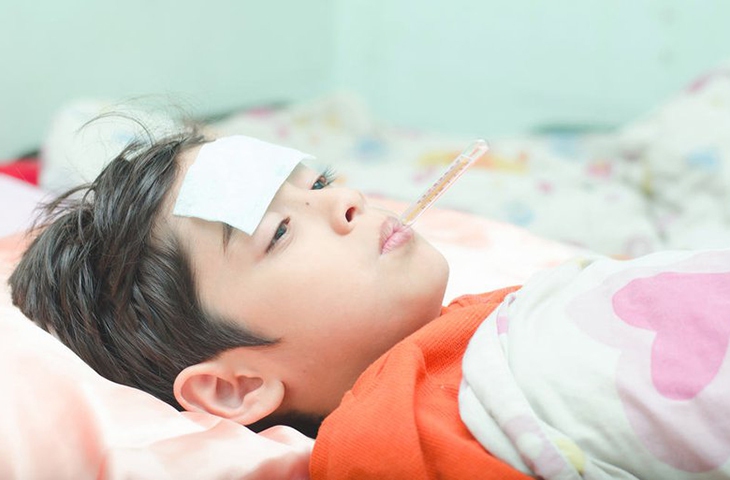 Thuốc cần trữ trong tủ thuốc gia đình có trẻ em - Ảnh 1.