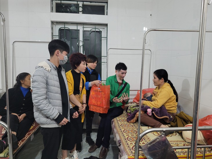 Chàng trai khuyết tật vượt khó làm thiện nguyện: 'Vui khi thấy nụ cười của những người khó khăn' - Ảnh 5. Chàng trai khuyết tật vượt khó làm thiện nguyện: 'Vui khi thấy nụ cười của những người khó khăn' - Ảnh 5.