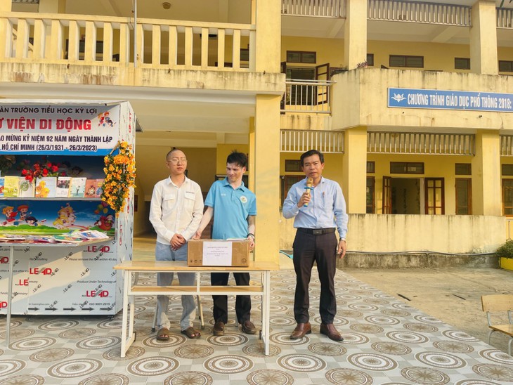 Chàng trai khuyết tật vượt khó làm thiện nguyện: 'Vui khi thấy nụ cười của những người khó khăn' - Ảnh 6. Chàng trai khuyết tật vượt khó làm thiện nguyện: 'Vui khi thấy nụ cười của những người khó khăn' - Ảnh 6.