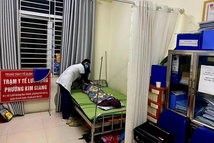 Đề nghị tạm dừng bếp ăn tập thể Trường Tiểu học Kim Giang để điều tra nguyên nhân vụ ngộ độc - Ảnh 2.