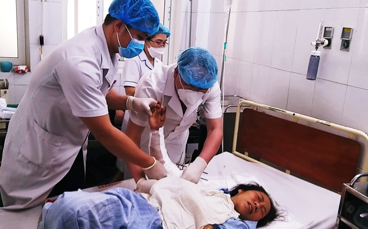 Chạy đua với thời gian nối lại cánh tay đứt rời cho bệnh nhân