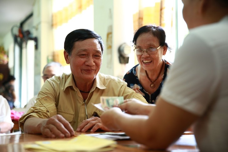 Điều kiện và mức hưởng nghỉ hưu trước tuổi năm 2023 cần biết - Ảnh 1.