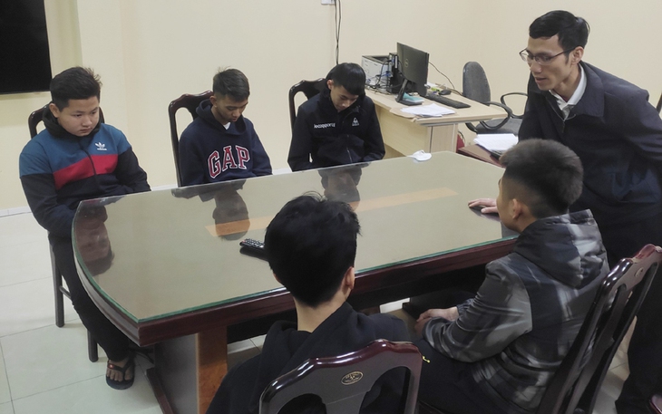 Kịp thời ngăn chặn 2 nhóm thanh, thiếu niên mang theo hung khí để giải quyết mâu thuẫn - Ảnh 2. Kịp thời ngăn chặn 2 nhóm thanh, thiếu niên mang theo hung khí để giải quyết mâu thuẫn - Ảnh 2.