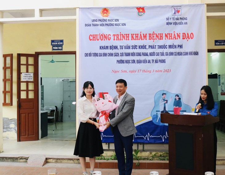 Hải Phòng: Khám, tư vấn sức khỏe và phát thuốc miễn phí cho người nghèo, hoàn cảnh khó khăn ở nông thôn - Ảnh 11. Hải Phòng: Khám, tư vấn sức khỏe và phát thuốc miễn phí cho người nghèo, hoàn cảnh khó khăn ở nông thôn - Ảnh 11.