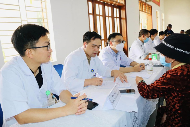 Hải Phòng: Khám, tư vấn sức khỏe và phát thuốc miễn phí cho người nghèo, hoàn cảnh khó khăn ở nông thôn - Ảnh 2. Hải Phòng: Khám, tư vấn sức khỏe và phát thuốc miễn phí cho người nghèo, hoàn cảnh khó khăn ở nông thôn - Ảnh 2.