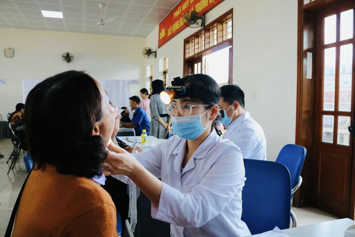 Hải Phòng: Khám, tư vấn sức khỏe và phát thuốc miễn phí cho người nghèo, hoàn cảnh khó khăn ở nông thôn - Ảnh 6. Hải Phòng: Khám, tư vấn sức khỏe và phát thuốc miễn phí cho người nghèo, hoàn cảnh khó khăn ở nông thôn - Ảnh 6.