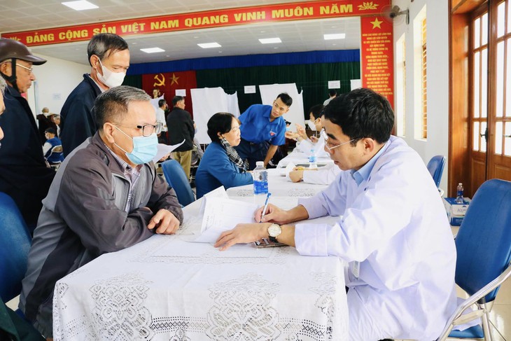 Hải Phòng: Khám, tư vấn sức khỏe và phát thuốc miễn phí cho người nghèo, hoàn cảnh khó khăn ở nông thôn - Ảnh 7. Hải Phòng: Khám, tư vấn sức khỏe và phát thuốc miễn phí cho người nghèo, hoàn cảnh khó khăn ở nông thôn - Ảnh 7.