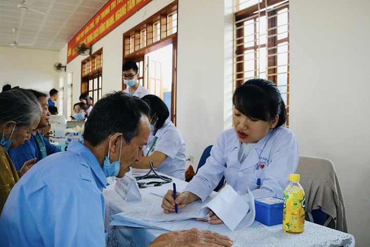 Hải Phòng: Khám, tư vấn sức khỏe và phát thuốc miễn phí cho người nghèo, hoàn cảnh khó khăn ở nông thôn - Ảnh 8. Hải Phòng: Khám, tư vấn sức khỏe và phát thuốc miễn phí cho người nghèo, hoàn cảnh khó khăn ở nông thôn - Ảnh 8.