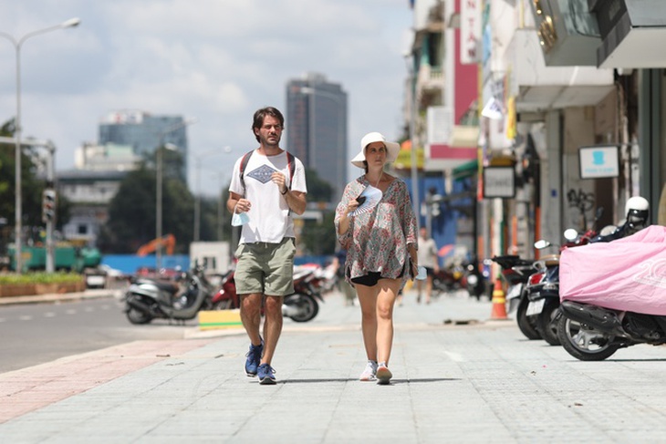 Không mái che nào mát và đẹp bằng cây xanh - Ảnh 2. Không mái che nào mát và đẹp bằng cây xanh - Ảnh 2.